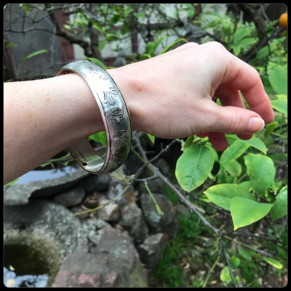 Silver toned bangle bracelet - Picture 5 of 7